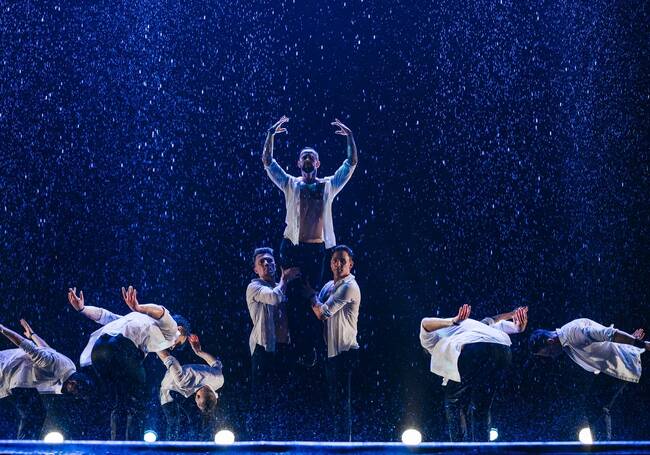 Шоу под дождём «Между мной и тобой» Санкт-Петербургского театра танца «Искушение»